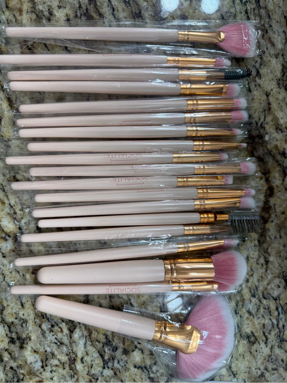 Pink and Rose Gold 20-Piece Women Makeup Brush Set